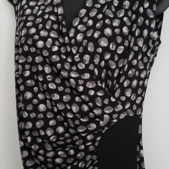 Fitted dress - Picture 3 of 5